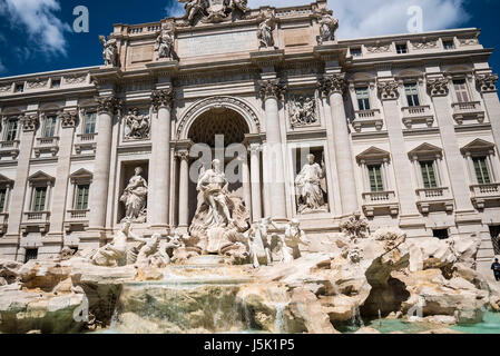 TheTrevi fontana di Roma ora tutti restaurati e pronto per il fascino Foto Stock