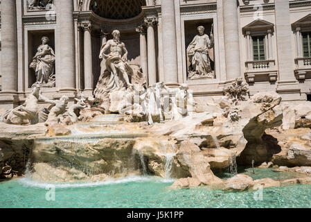 TheTrevi fontana di Roma ora tutti restaurati e pronto per il fascino Foto Stock