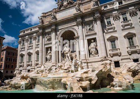 TheTrevi fontana di Roma ora tutti restaurati e pronto per il fascino Foto Stock