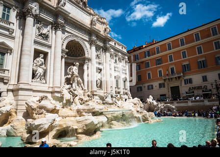 TheTrevi fontana di Roma ora tutti restaurati e pronto per il fascino Foto Stock