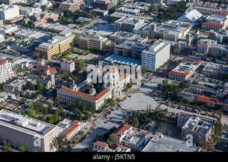 Vista aerea del municipio nel centro di Pasadena vicino a Los Angeles, California. Foto Stock