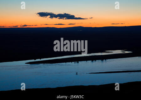 Scogliere bianche si affacciano vista del fiume Columbia crepuscolo, Hanford raggiungono monumento nazionale, Washington Foto Stock