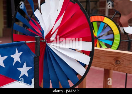 Filatori Giardino - Aria alimentato, prato rotante ornamenti. Foto Stock