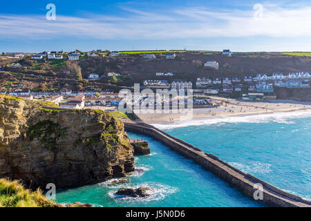 Affacciato sul villaggio di Portreath da Lighthouse Hill. Inghilterra UK Europa Foto Stock