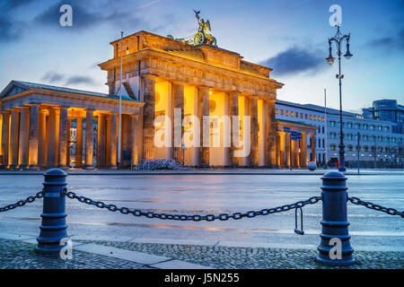 La porta di Brandeburgo al crepuscolo, Berlino
