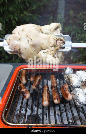 Heston Blumenthal del mozzo Everdure barbecue, grande monolito grigio di un nuovo genere di Michelin barbecues, London, England, Regno Unito Foto Stock