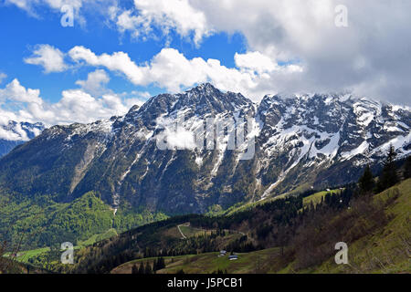 Splendido paesaggio alpino da Rossfeldstrasse strada panoramica sulle Alpi tedesche vicino a Berchtesgaden, Baviera, Germania Foto Stock