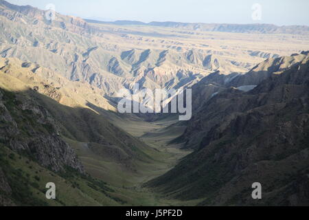 Karamay, Karamay, Cina. Il 7 maggio, 2017. Karamay, Cina - 7 Maggio 2017: (solo uso editoriale. Cina OUT).L'Dushanzi Grand Canyon in Karamay, a nord-ovest della Cina di Xinjiang Uygur Regione autonoma. Credito: SIPA Asia/ZUMA filo/Alamy Live News Foto Stock