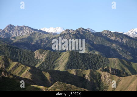 Karamay, Karamay, Cina. Il 7 maggio, 2017. Karamay, Cina - 7 Maggio 2017: (solo uso editoriale. Cina OUT).L'Dushanzi Grand Canyon in Karamay, a nord-ovest della Cina di Xinjiang Uygur Regione autonoma. Credito: SIPA Asia/ZUMA filo/Alamy Live News Foto Stock