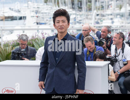 Cannes, Francia. 18 Maggio, 2017. Attore Takuya Kimura pone per un photocall del film 'Mugen no junin' durante il settantesimo Cannes Film Festival di Cannes, Francia, il 18 maggio 2017. Credito: Xu Jinquan/Xinhua/Alamy Live News Foto Stock