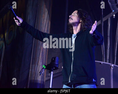 13 maggio 2017: cantante e cantautore Chris Cornell suona con la sua band Soundgarden durante l'invasione del nord Festival di musica nel Somerset, Wisconsin. Ricky Bassman/Cal Sport Media Foto Stock