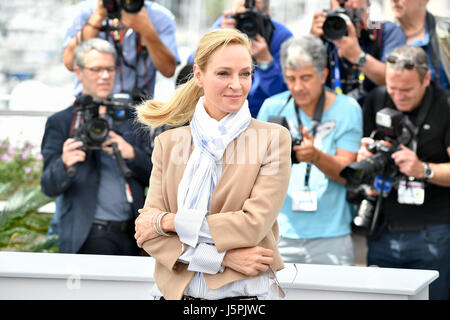 (170518) -- CANNES, 18 maggio 2017 (Xinhua) -- Uma Thurman, Presidente della Giuria di selezione di film "Un Certain Regard", pone per un photocall presso il settantesimo Cannes International Film Festival di Cannes, Francia, il 18 maggio 2017. (Xinhua/Chen Yichen)(zcc) Foto Stock