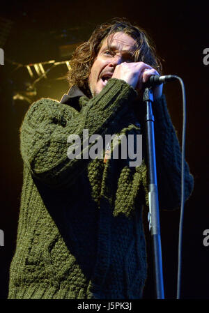 12 maggio 2013 - Pittsburgh, PA - 18 Maggio 2017 - cantante Chris Cornell delle bande SOUNDGARDEN e Audioslave muore all'età di 52. Photo credit: Jason L Nelson/AdMedia..File foto: 12 Maggio 2013 - Pittsburgh, PA - cantante Chris Cornell dei Soundgarden band suona presso un arresto sul loro tour nordamericano presso lo Stadio AE. Photo credit: Jason L Nelson/AdMedia (credito Immagine: © Jason L Nelson/AdMedia via ZUMA filo) Foto Stock