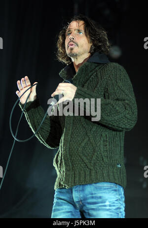 12 maggio 2013 - Pittsburgh, PA - 18 Maggio 2017 - cantante Chris Cornell delle bande SOUNDGARDEN e Audioslave muore all'età di 52. Photo credit: Jason L Nelson/AdMedia..File foto: 12 Maggio 2013 - Pittsburgh, PA - cantante Chris Cornell dei Soundgarden band suona presso un arresto sul loro tour nordamericano presso lo Stadio AE. Photo credit: Jason L Nelson/AdMedia (credito Immagine: © Jason L Nelson/AdMedia via ZUMA filo) Foto Stock