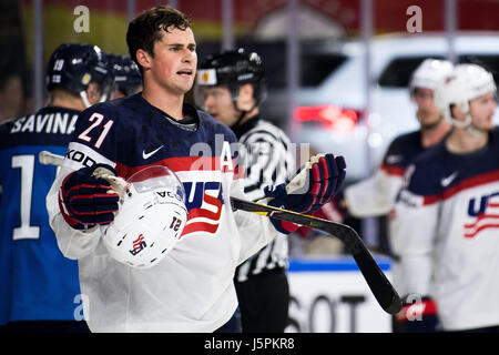 Colonia, Germania. 18 Maggio, 2017. American Dylan Larkin dopo i Campionati del Mondo di disco su ghiaccio quarti di finale di partita tra gli Stati Uniti e il finale con la Lanxess Arena di Colonia, Germania, 18 maggio 2017. Foto: Marius Becker/dpa/Alamy Live News Foto Stock