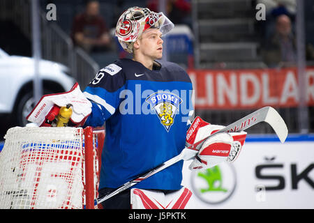 Colonia, Germania. 18 Maggio, 2017. Portiere finlandese Harri Sateri durante i Campionati del Mondo di disco su ghiaccio quarti di finale di partita tra gli Stati Uniti e il finale con la Lanxess Arena di Colonia, Germania, 18 maggio 2017. Foto: Marius Becker/dpa/Alamy Live News Foto Stock