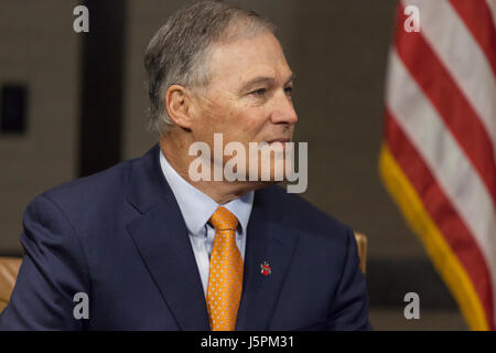 Seattle, Washington: il primo ministro canadese Justin Trudeau si incontra con il Governatore Jay Inslee per discutere le questioni pertinenti al nord-ovest del Pacifico. Trudeau e Inslee sono attesi per discutere delle opportunità per promuovere ulteriormente la collaborazione regionale in materia di commercio, trasporti, sviluppo del business e di azione per il clima. Stato di Washington e British Columbia stanno attualmente lavorando insieme attraverso diverse iniziative quali la fattibilità di ultra high-speed rail da Seattle a Vancouver, B.C. Credito: Paolo Gordon/Alamy Live News Foto Stock