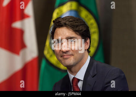 Seattle, Washington: il primo ministro canadese Justin Trudeau si incontra con il Governatore Jay Inslee per discutere le questioni pertinenti al nord-ovest del Pacifico. Trudeau e Inslee sono attesi per discutere delle opportunità per promuovere ulteriormente la collaborazione regionale in materia di commercio, trasporti, sviluppo del business e di azione per il clima. Stato di Washington e British Columbia stanno attualmente lavorando insieme attraverso diverse iniziative quali la fattibilità di ultra high-speed rail da Seattle a Vancouver, B.C. Credito: Paolo Gordon/Alamy Live News Foto Stock