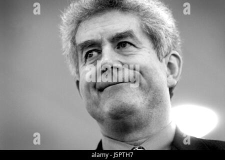 Rhodri Morgan (Manodopera) l'ex primo ministro del Welsh Assembly Government (2000 - 2009). Egli è stato ampiamente conosciuto come il "padre della deconcentrazione". Kiran Ridley/Ethos Foto Stock