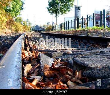 Stazione ferroviaria locomotiva treno motore materiale rotabile veicolo mezzi di viaggio Foto Stock