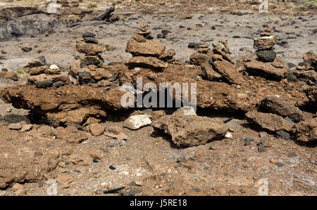 Formazioni geologiche da lava vulcanica sulla costa. Foto Stock