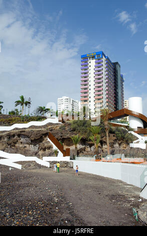 Adeje, Santa Cruz de Tenerife, Spagna - 25 dicembre, 2016. Playa El Pinque e Hard Rock hotel complex provincia Santa orcio, Tenerife, Canarie isola, Foto Stock