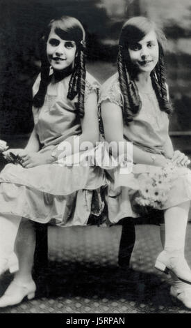 Hilton gemelli, Viola e Daisy, Ritratto, 1924 Foto Stock