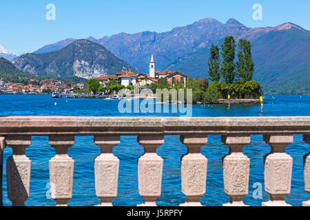 Vista di Isola Pescatori e dintorni, Lago Maggiore, Italia nel mese di aprile Foto Stock