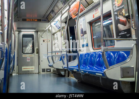 Un percorso vuoto (Autorità Portuale Trans-Hudson) alla metropolitana auto visto nel suo terminale di Hoboken Martedì, 16 maggio 2017. (© Richard B. Levine) Foto Stock