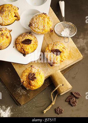 Muffin di zucca con il cioccolato bianco Foto Stock