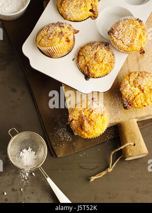 Muffin di zucca con il cioccolato bianco Foto Stock