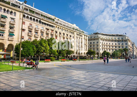 La vita quotidiana sul Aristotelous (Aristotele) Square. Salonicco, Grecia Foto Stock