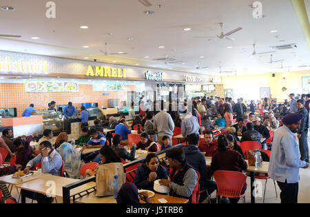 Autostrada Ristorante stradale su Delhi - Agra in autostrada in India il 14 febbraio 2016. Foto Stock