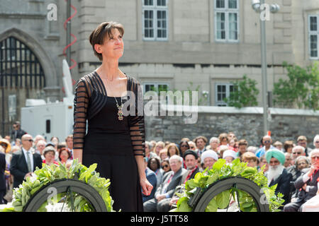 Montreal, CA - 17 Maggio 2017: Cerimonia in onore di fondatori di Montreal de Maisonneuve e Jeanne esportazioni - console generale francese Catherine Feuillet Foto Stock