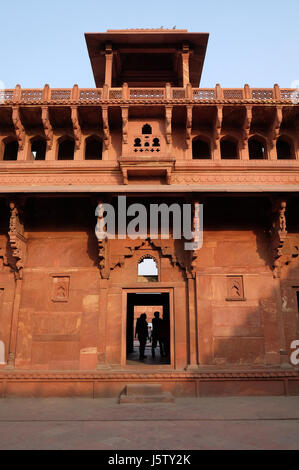 Unici dettagli architettonici di Red Fort, Agra, sito patrimonio mondiale dell'UNESCO, in India nel febbraio, 14, 2016. Foto Stock