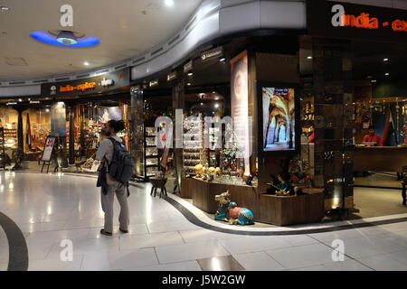 Dall'aeroporto internazionale Indira Gandhi duty free. Dall'aeroporto di Delhi è uno dei più visitati aeroporti in India il 19 febbraio Foto Stock