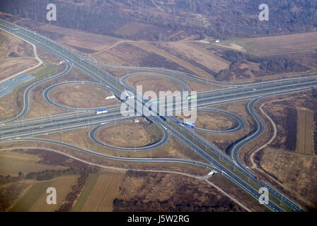 Antenna svincolo autostradale. Autostrada forma come numero 8 e il segno d'infinito. Foto Stock