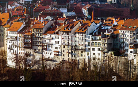 Antichi edifici della città medievale di Friburgo, Svizzera, vista aerea Foto Stock