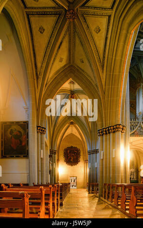 Maestosa chiesa medievale interno, Fribourg, Svizzera Foto Stock