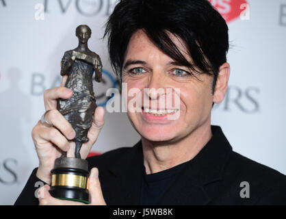 Gary Numan con l'Ispirazione Ivors premio durante la sessantaduesima annuale di Ivor Novello Music Awards presso Grosvenor House di Londra. Stampa foto di associazione. Picture Data: giovedì 18 maggio, 2017. Vedere PA storia SHOWBIZ Novello. Foto di credito dovrebbe leggere: Ian West/PA FILO Foto Stock