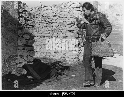 Anthony Quinn, Giulietta Masina sul set del film "La Strada", 1954 Foto Stock