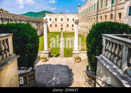 Cortile del Castello dei colli euganei area Provincia di Padova Italia Foto Stock