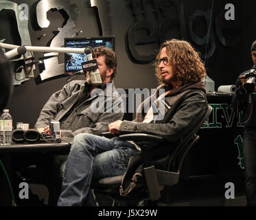 Chris Cornell e Soundgarden fare una radio intervista a 102,1 il bordo a Toronto in Canada, Nov 15, 2012 Foto Stock