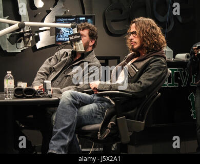 Chris Cornell e Soundgarden fare una radio intervista a 102,1 il bordo a Toronto in Canada, Nov 15, 2012 Foto Stock