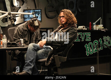 Chris Cornell e Soundgarden fare una radio intervista a 102,1 il bordo a Toronto in Canada, Nov 15, 2012 Foto Stock