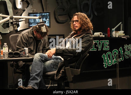 Chris Cornell e Soundgarden fare una radio intervista a 102,1 il bordo a Toronto in Canada, Nov 15, 2012 Foto Stock