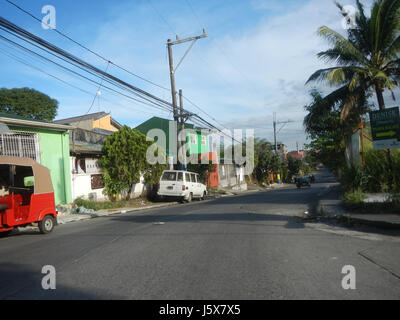 Metrogate Meycauayan II a Loma de Gato, Marilao, Bulacan, è uno sviluppo residenziale che offre case storiche in un'area urbana in crescita. Riflette la tendenza dello sviluppo suburbano a Bulacan, fornendo case moderne in una regione storica. Foto Stock