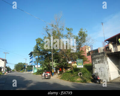 Questa immagine mostra Metrogate Meycauayan II, una comunità residenziale a Loma de Gato, Marilao, Bulacan. Lo sviluppo offre case moderne all'interno di un quartiere ben consolidato. L'area fa parte di un mercato immobiliare in crescita nella provincia di Bulacan, noto per il suo stile di vita suburbano e la vicinanza a Metro Manila. Foto Stock