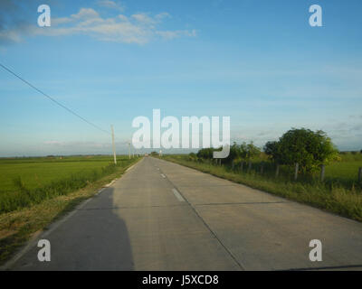 05438 risaie strade Salapungan Magumbali Candaba Pampanga 21 Foto Stock