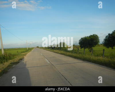 05438 risaie strade Salapungan Magumbali Candaba Pampanga 23 Foto Stock